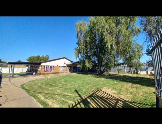 5 BEDROOM HOUSE FOR SALE IN MAYVILLE